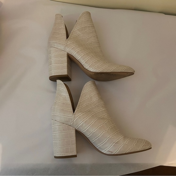 Steve Madden Women's Rookie Bone Croc Block Heels V Cut Ankle Booties Size 9.5 - Picture 7 of 16